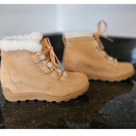 Sorel Women's Evie II Cozy Lace Up Wedge Booties Size 7 Tawny Buff, Gum2 NWT - Picture 1 of 9